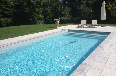 Terrasse autour de la piscine